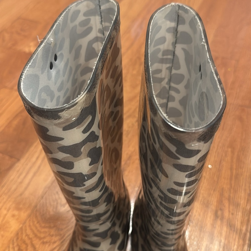 UGG Leopard Print Rain Boots in Brown and Black - Picture 12 of 12
